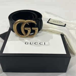 GUCCI womens black leather belt. Size 80